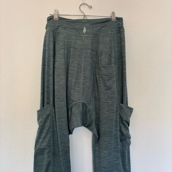 FP Movement Size Medium The Right Path Pants in Frosted Pine Green - Picture 8 of 9